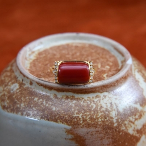 18K阿卡牛血红珊瑚方形戒指