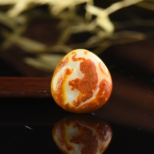 籽料和田白玉老虎吊坠