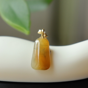 18k糯冰种黄翡福瓜吊坠