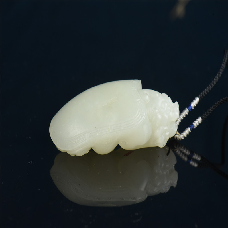 籽料和田白玉龙龟吊坠