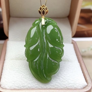 18K和田碧玉金枝玉叶吊坠