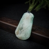 缅甸糯冰种俏色翡翠山水牌吊坠-红掌柜
