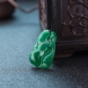 豆绿翡翠年年有余吊坠-红掌柜