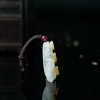 缅甸糯种俏色翡翠梅花吊坠-红掌柜