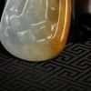 缅甸天然糯冰种俏色翡翠吊坠-红掌柜