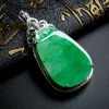 18K镶钻糯种阳绿仿古牌翡翠吊坠-红掌柜珠宝