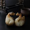 天然俄罗斯和田玉带糖色天鹅摆件 - 红掌柜
