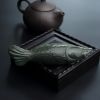 新疆天然和田玉碧玉鱼摆件 - 红掌柜