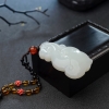 俄料天然白玉山料吊坠-红掌柜