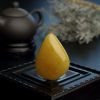 满蜜鸡油黄蜜蜡随形吊坠-红掌柜