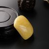 满蜜黄白蜜蜜蜡无事牌吊坠 - 红掌柜