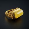 鸡油黄蜜蜡马鞍戒指-红掌柜珠宝