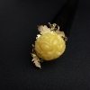 18K金镶满蜜鸡油黄蜜蜡玫瑰花吊坠 - 红掌柜