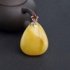 18K金镶钻鸡油黄蜜蜡水滴吊坠-红掌柜